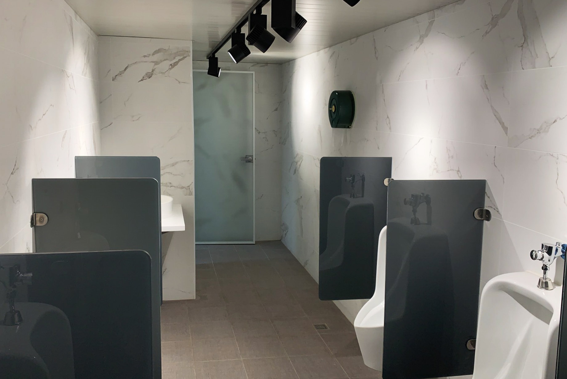 男廁3